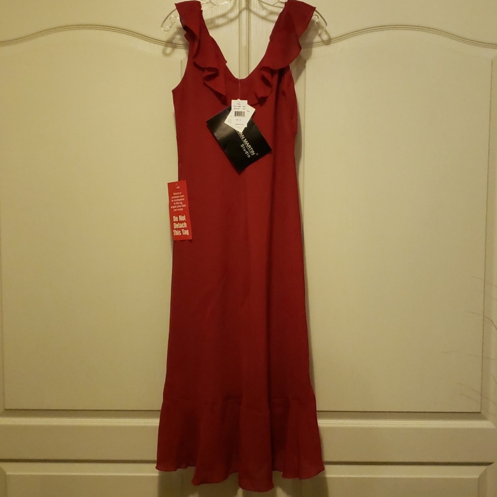 Red dress - Picture 2 of 4